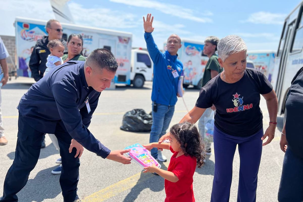 Venezuela recibe a 162 migrantes deportados desde Estados Unidos