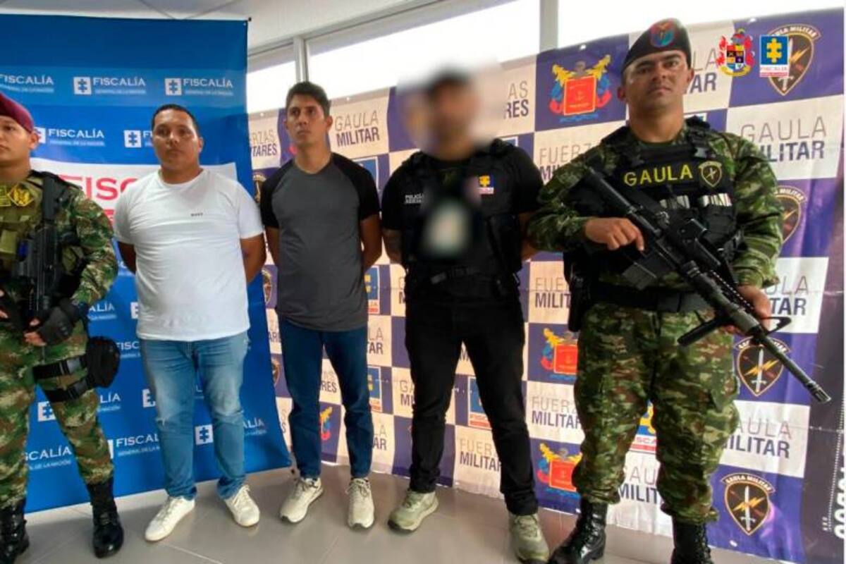 Investigan a 3 militares que les vendieron armas a grupos terroristas