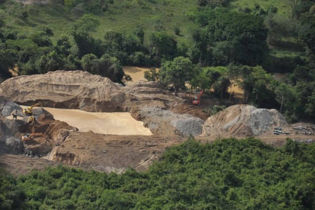 Ejército golpea minería ilegal del Clan del Golfo en el sur de Bolívar