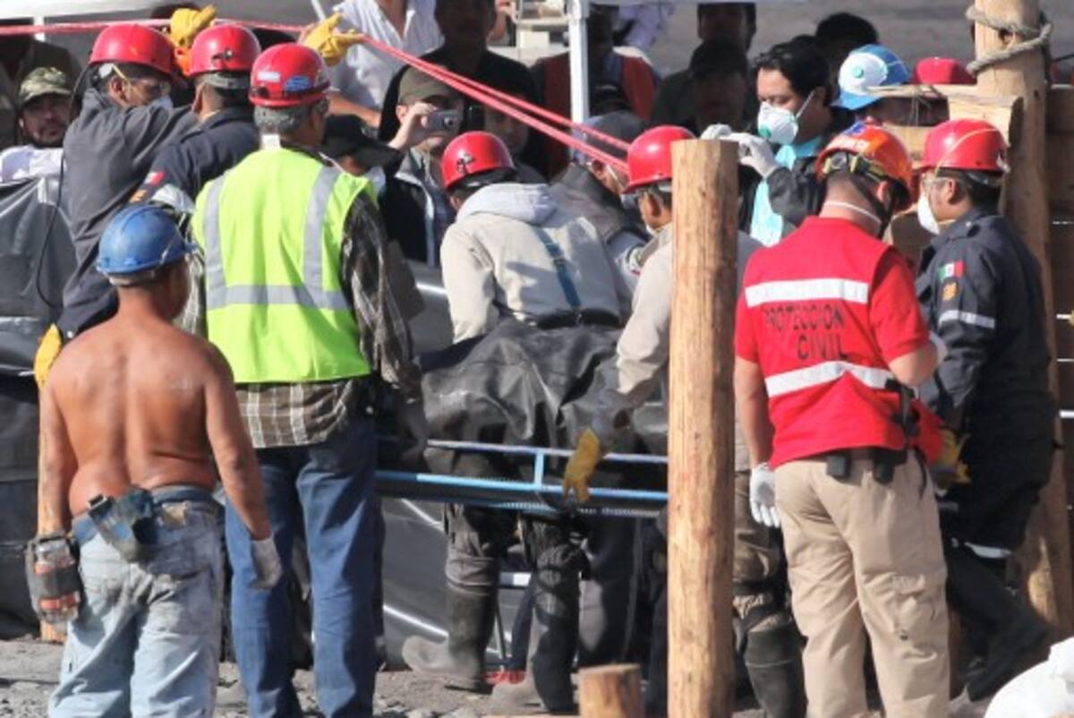 Socorristas siguen en la búsqueda de cuerpos en la mina de carbón en Coahuila, México AP Alexandre Meneghini
