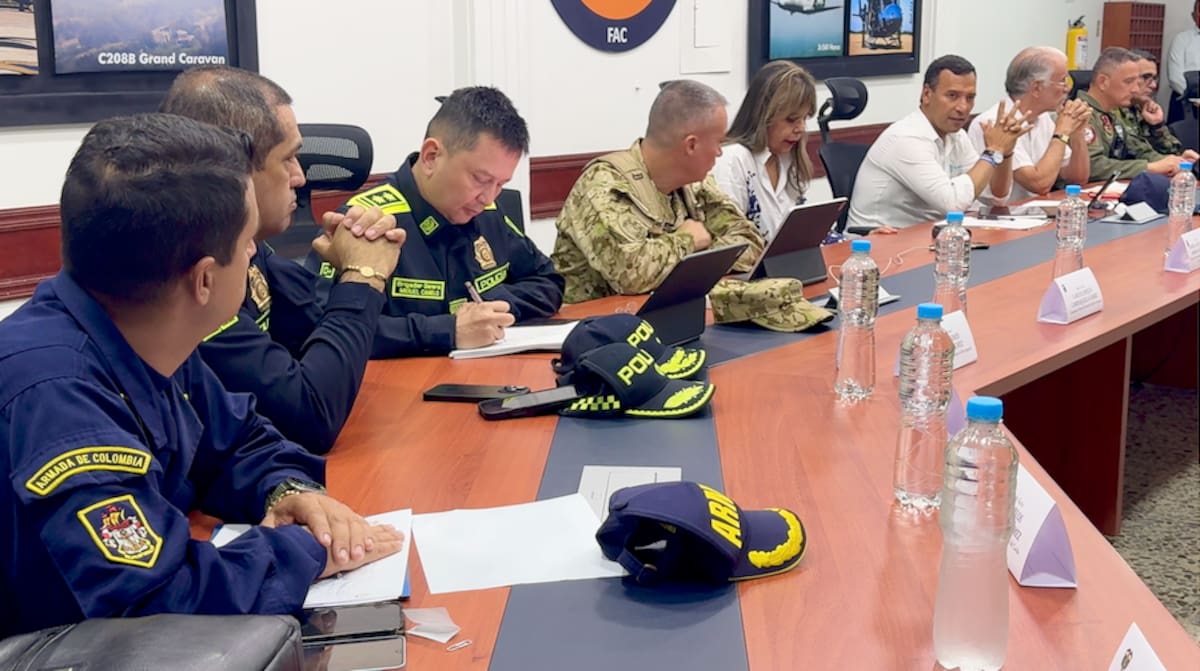 Aspecto de la reunión del ministro de Defensa, Pedro Sánchez Suárez con el gobernador del Atlántico y miembros de la fuerza pública asentados en el Departamento del Atlántico.//Cortesía Mindefensa.