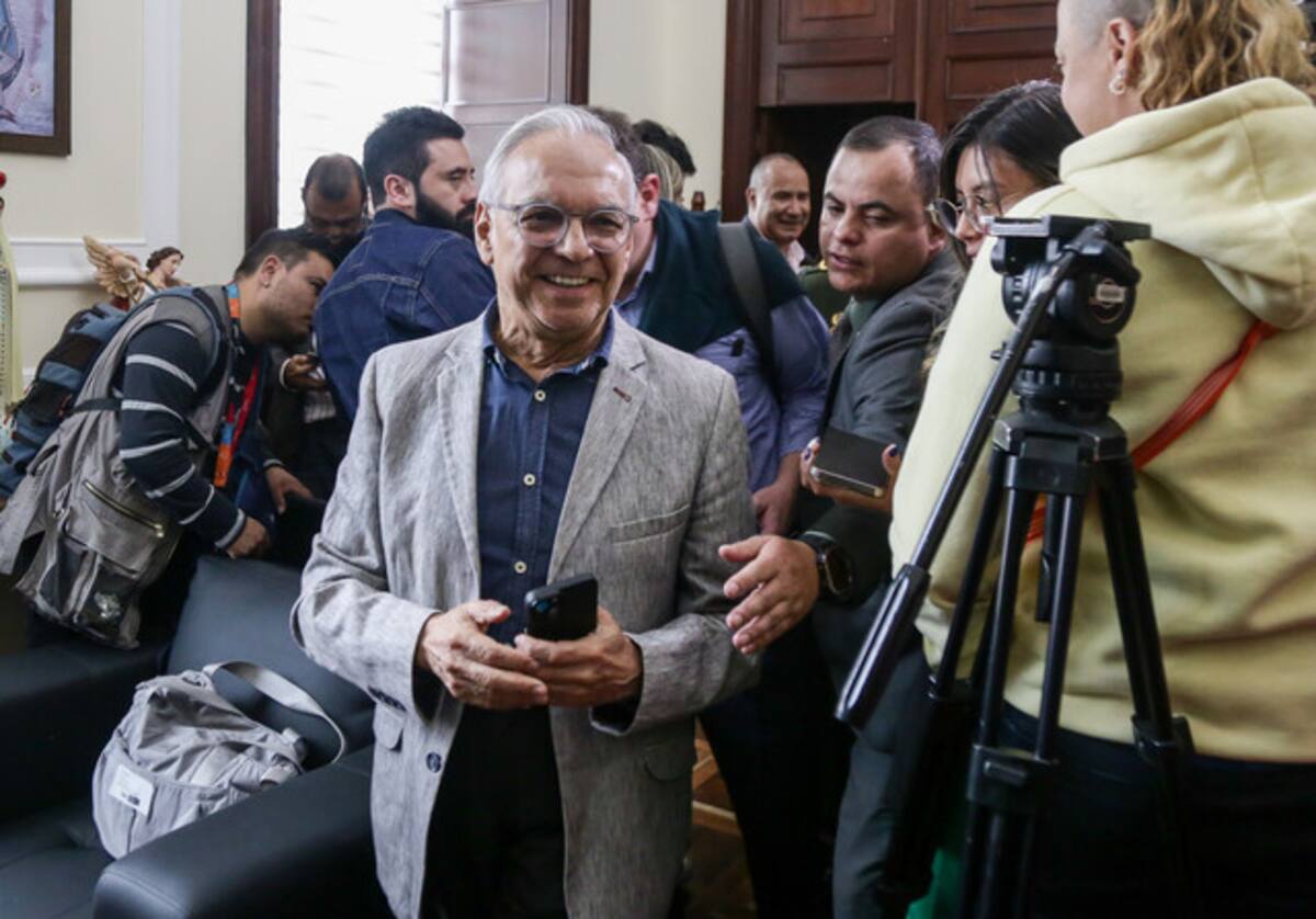 El ministro de Hacienda, Ricardo Bonilla, radicó el proyecto de reforma tributaria en el Congreso. Se buscan $12 billones para financiar el Presupuesto General del 2025.