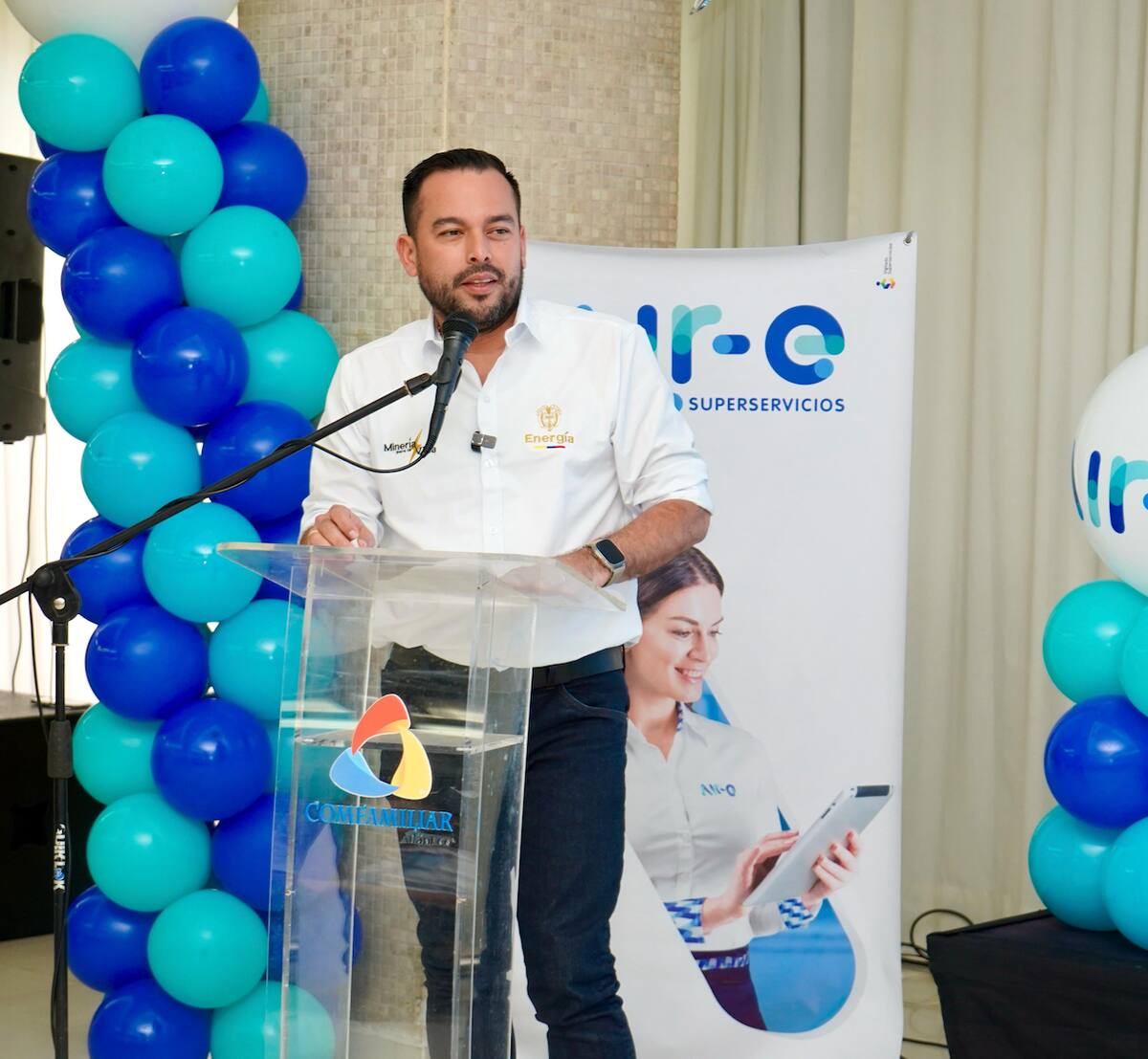 El ministro de Minas y Energía, Edwin Palma Egea durante su presencia en Barranquilla la legalización de contratos de trabajadores de la empresa Air-e Intervenida.//Cortesía.