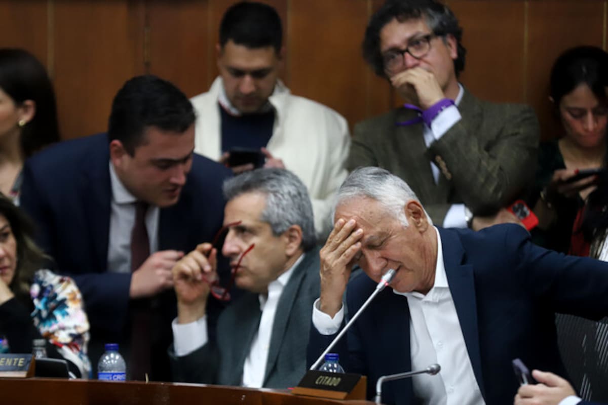 Mociones de censura a Mindefensa y Minsalud retrasarán trámite de la pensional