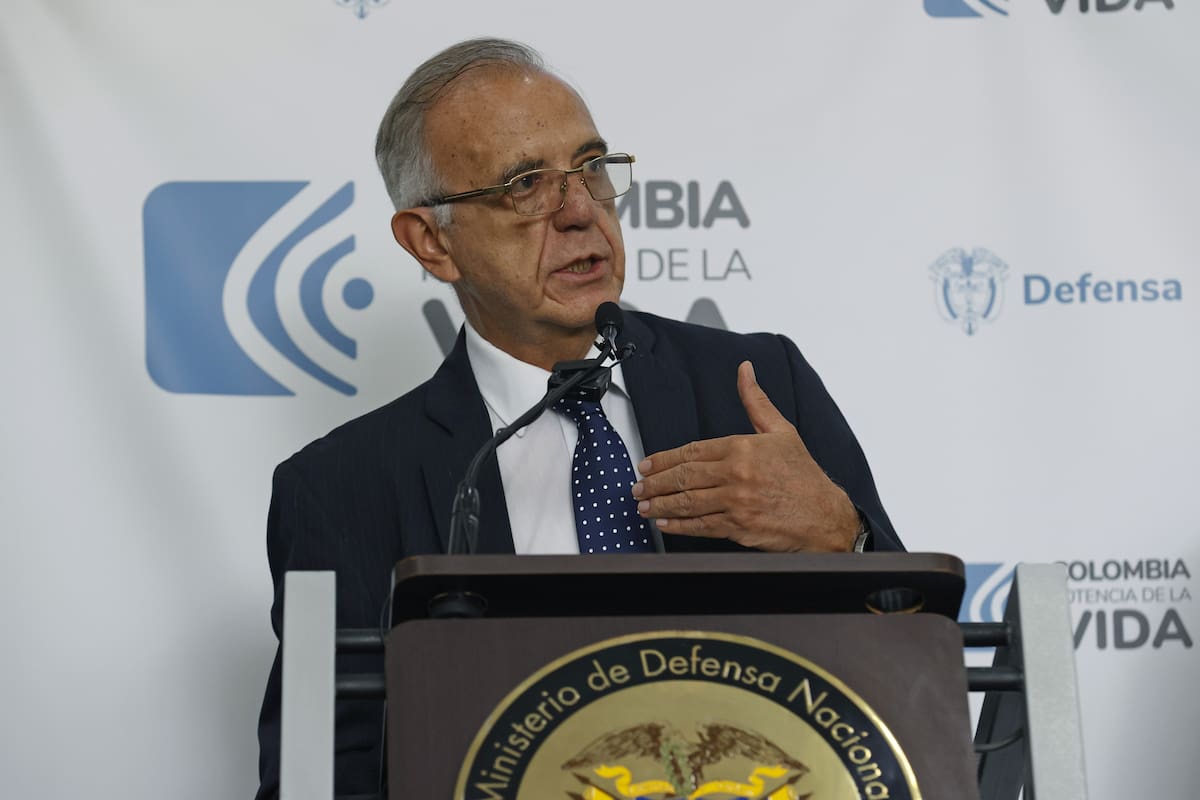 Ministro: Disidencias hacen atentados porque no pueden enfrentar al Ejército