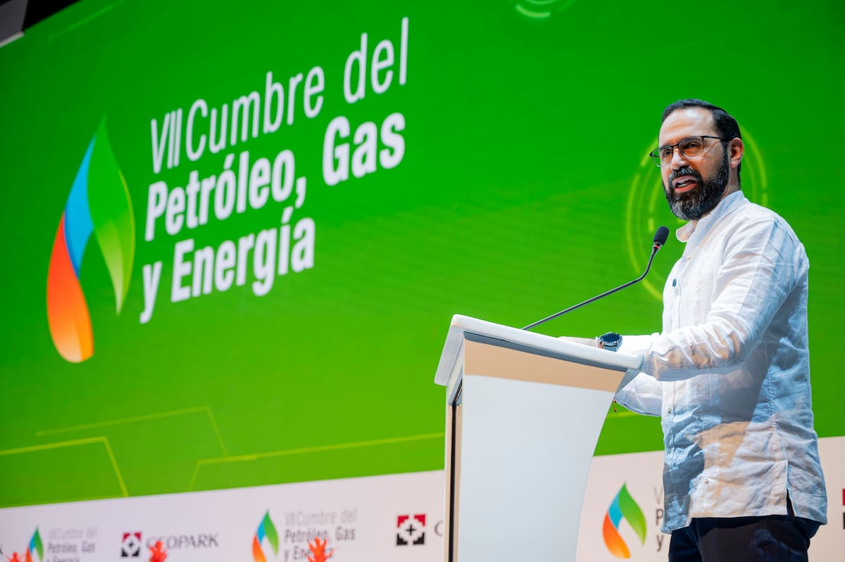 El ministro de Minas y Energía, Andrés Camacho, en la aperura de la Cumbre del petróleo, Gas y Energía, en el Centro Internacional de Convenciones. // José Manuel Pedraza- Cortesía