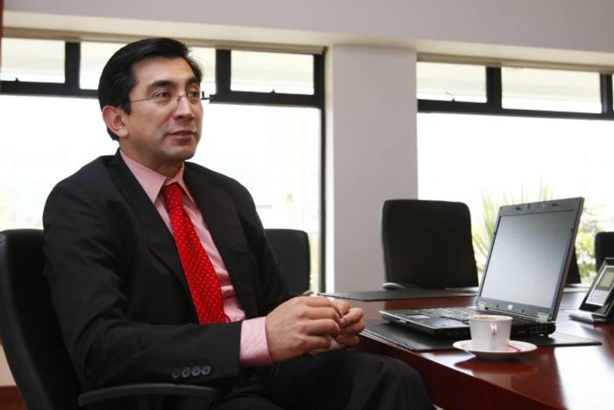 “Vamos a retrasar el cronograma solo 10 días, el anuncio de la fusión de Tigo y de Une afecta el mercado colombiano porque se unen dos de las empresas más grandes y se consolidan como el segundo operador más grande del país." Diego Molano Vega, ministro de TIC ColPrensa