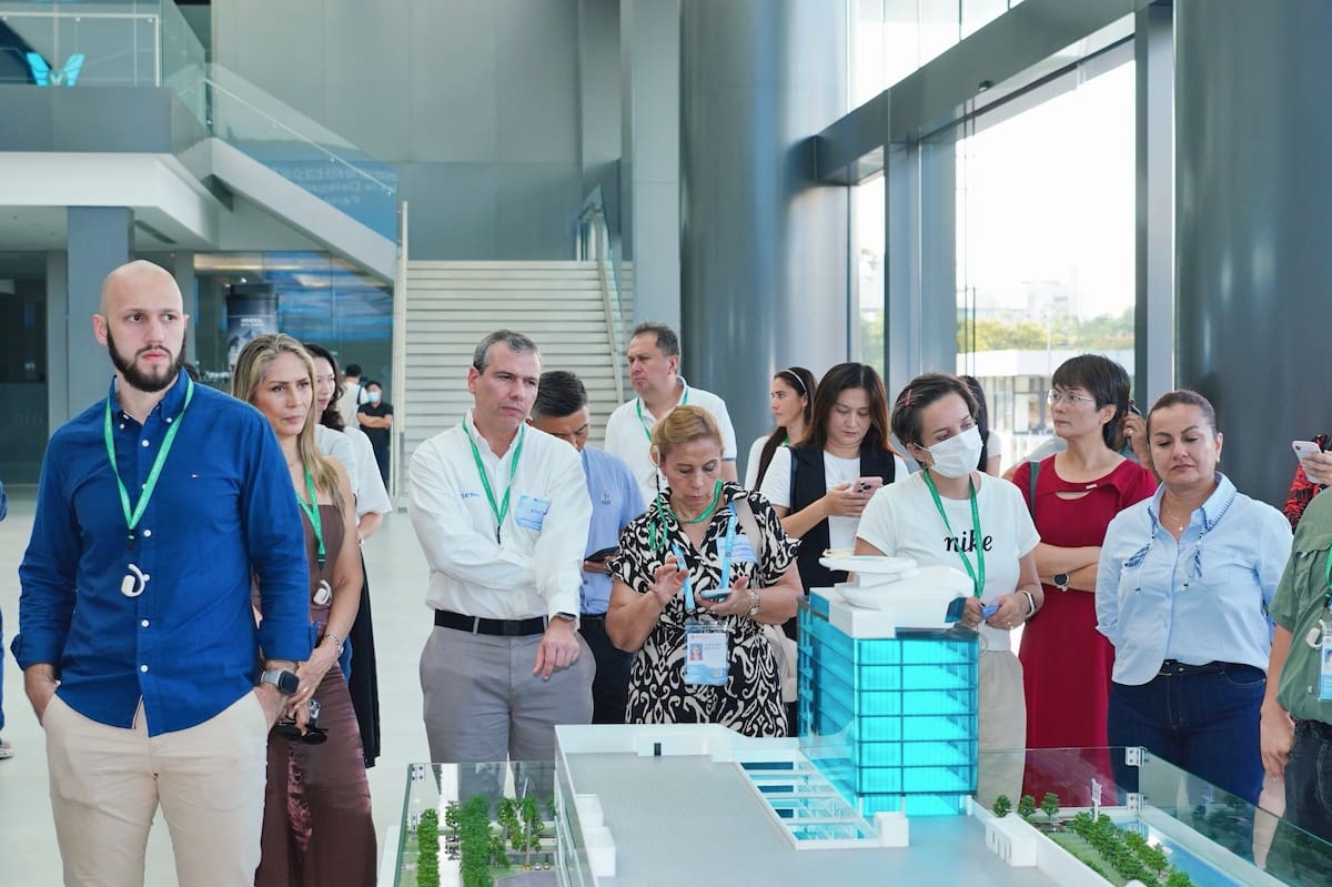 La intención es que los recorridos y encuentros permitan conocer, de primera mano, la oferta disponible en China y evaluar soluciones que puedan responder a los desafíos productivos y comerciales de las empresas participantes // Cortesía CCC.