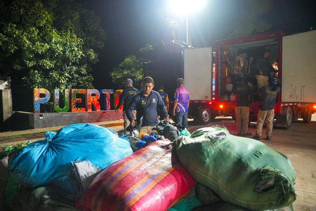 Misión humanitaria de la Gobernación de Bolívar garantiza ayudas a todos los damnificados de Montecristo y Arenal del Sur. // Foto: cortesía de la Gobernación de Bolívar.
