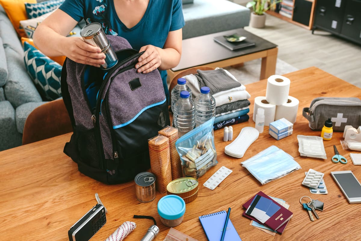 Qué debe tener una mochila de emergencia para terremotos: lista completa