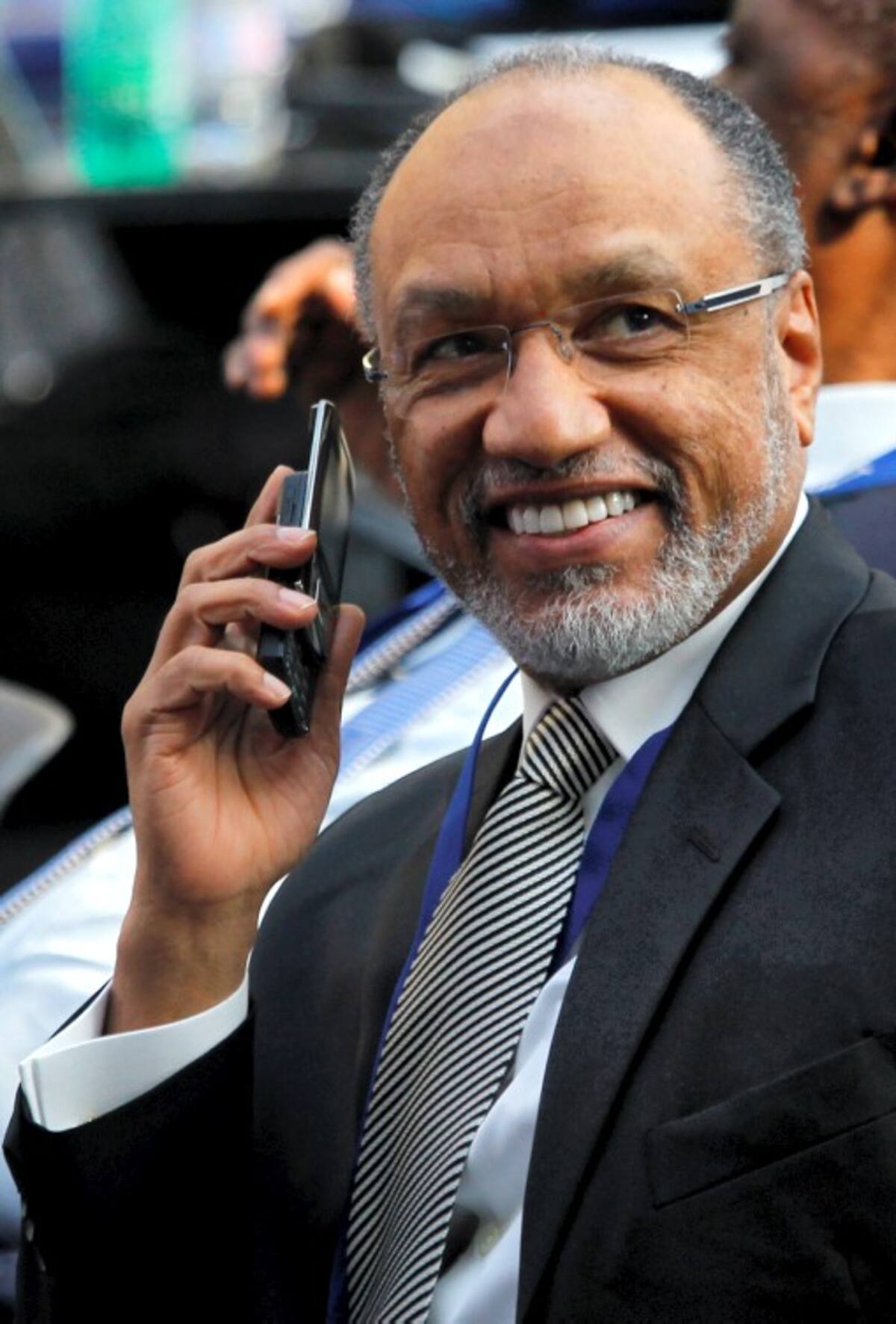 Mohamed Bin Hamman, presidente de la Federación Asiática de Fútbol y quien aspira al máximo cargo de la FIFA, cuestionó a Joseph Blatter, presidente de la entidad. AP