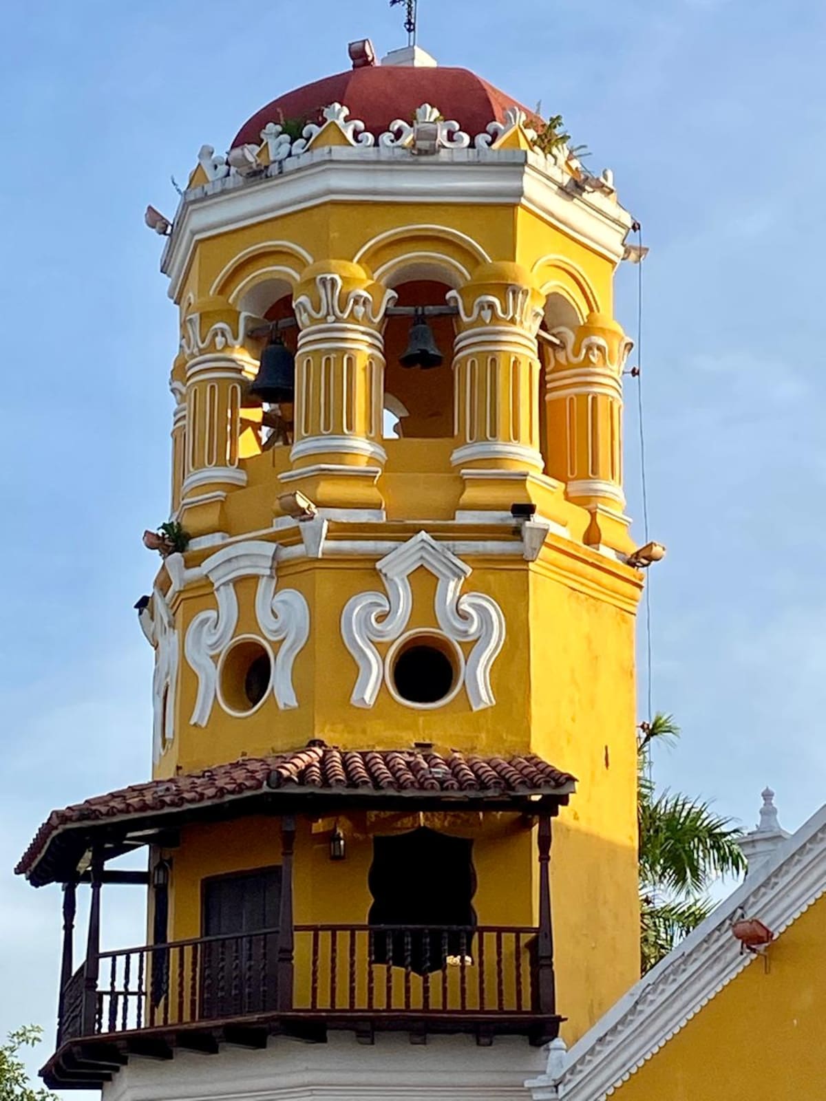 Iglesia Santa Bárbara, uno de los templos o santuarios más hermosos de los tantos que tiene la bella Ciudad Blanca.