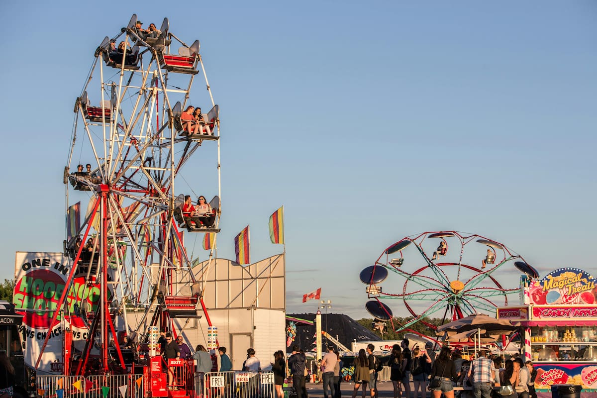 Pánico en montaña rusa más extrema de Estados Unidos por fallas técnicas