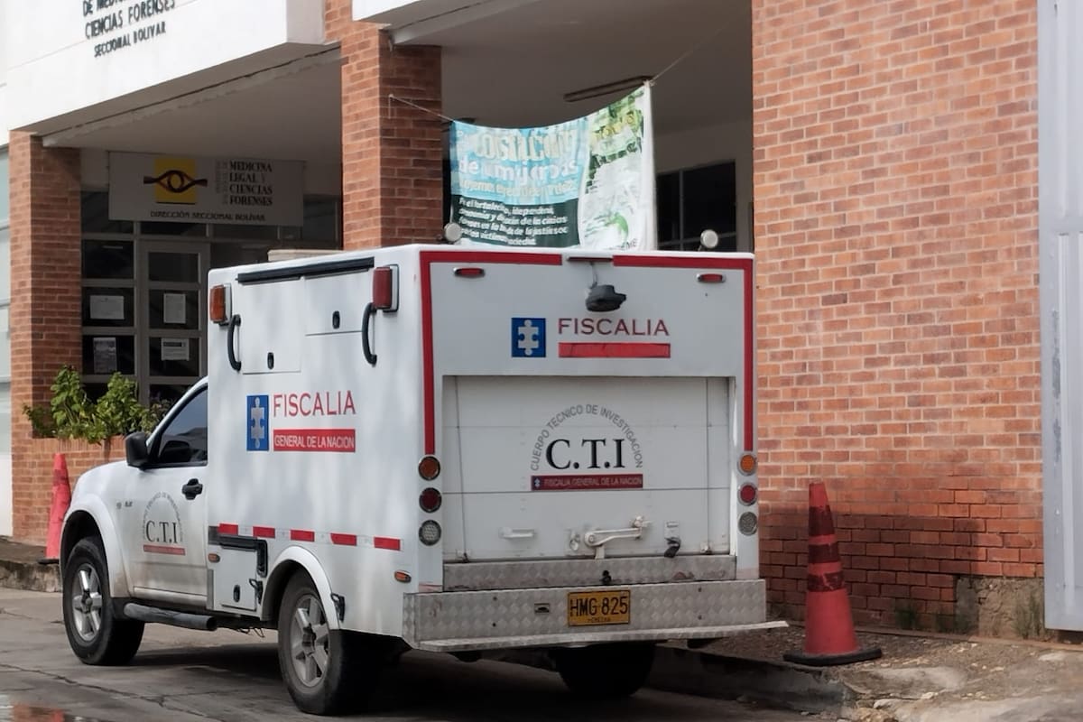 Policía encuentra a su esposa con amante, les dispara y se quita la vida