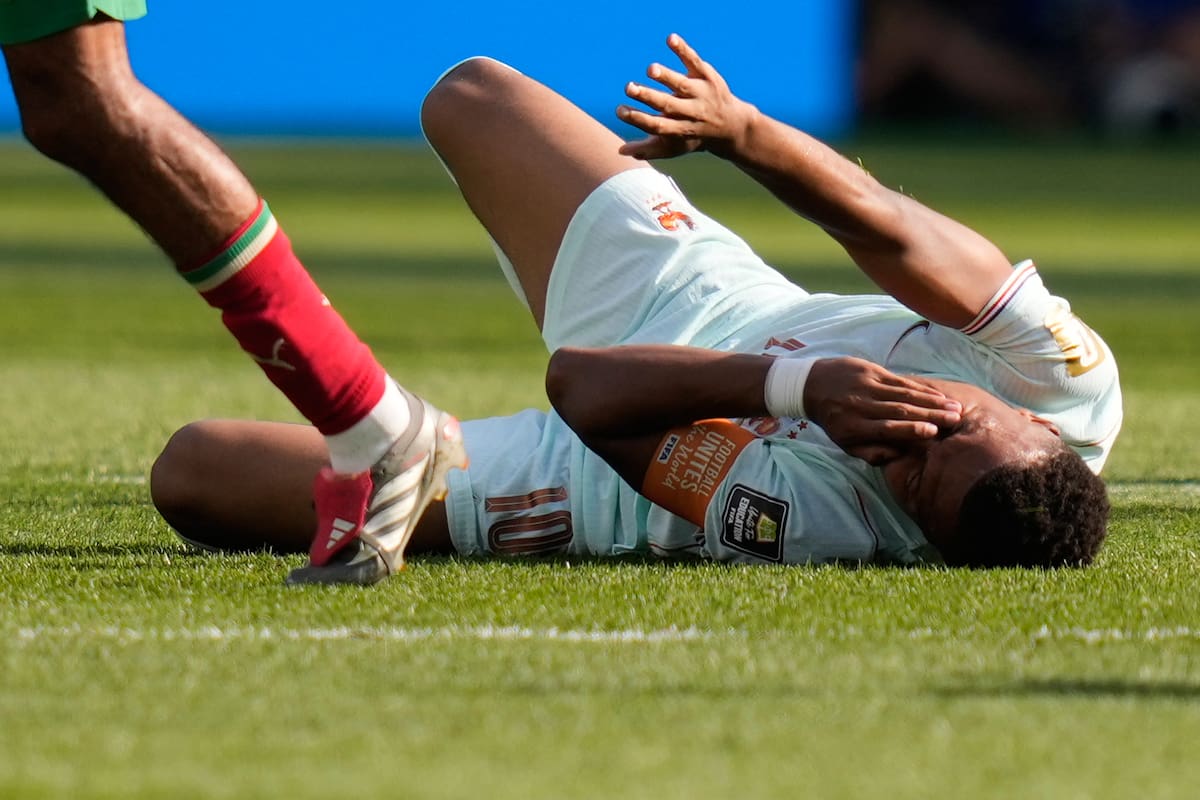 Video: Kylian Mbappé salió del partido y se prenden las alarmas en Francia