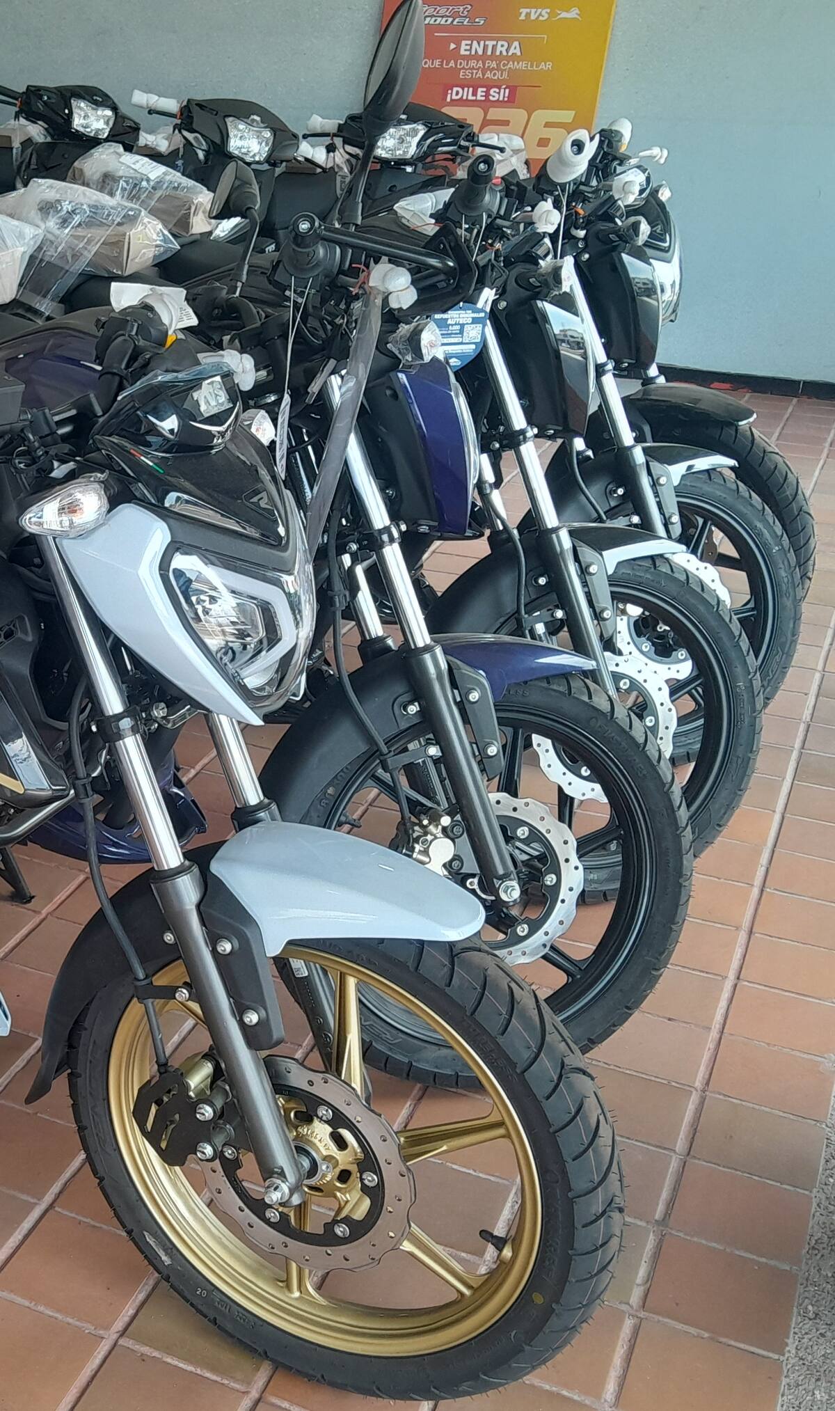 Las motocicletas se han convertido en una opción de movilidad personal y de herramienta laboral. // HFA - EU.