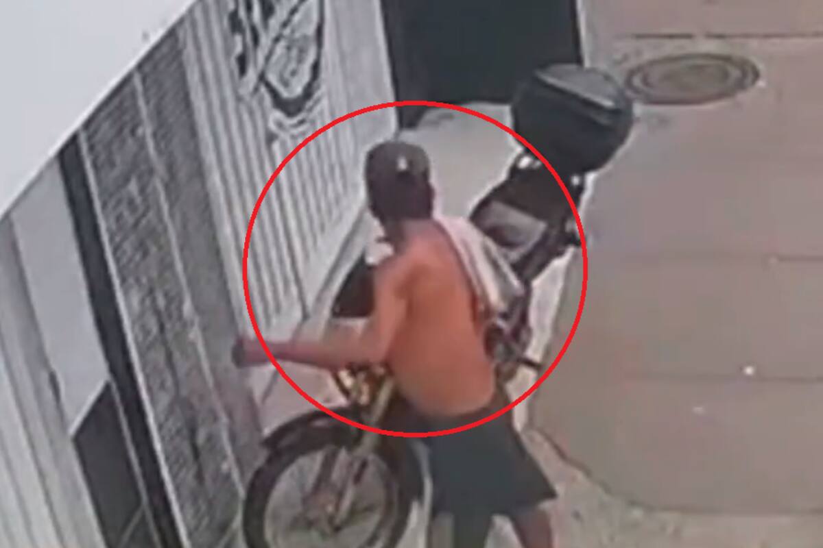 Video: motociclista dejó moto con llaves pegadas y habitante de calle se la llevó