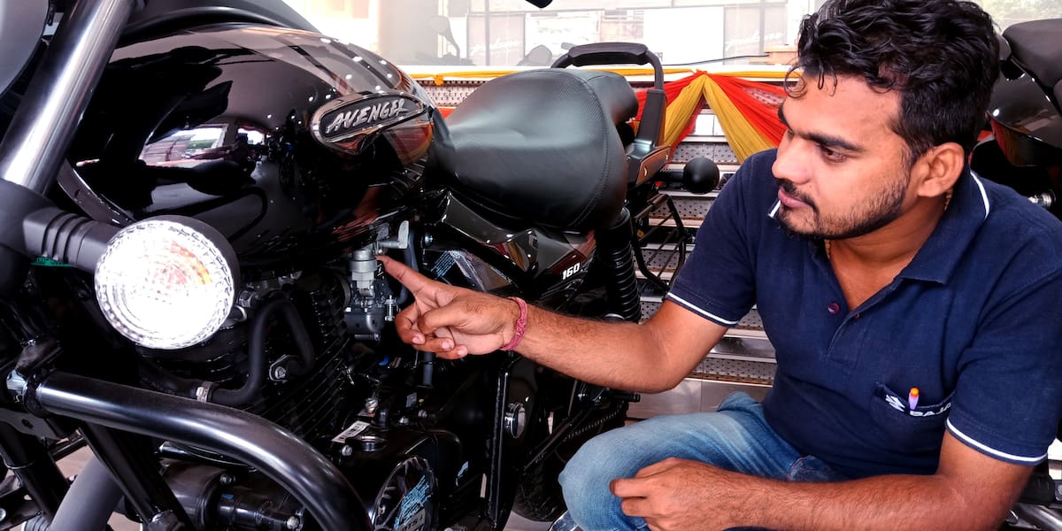 Al escoger una motocicleta es esencial revisar aspectos como el uso y consumo de combustible. //123RF.