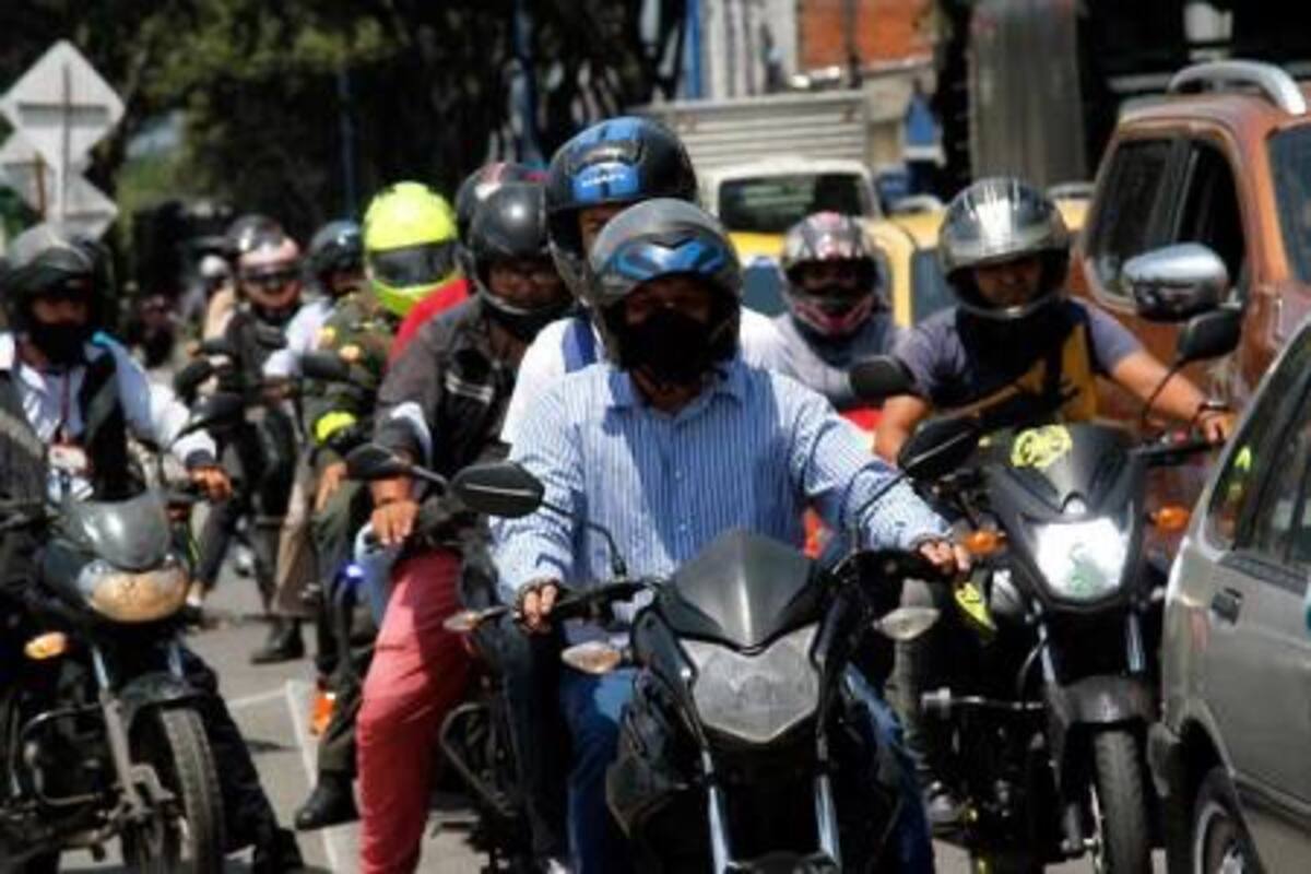 Aquellas motos en el país que no cumplan con lo estipulado por esta ley, acarrearán multas de hasta 16 salarios mínimos diarios vigentes.