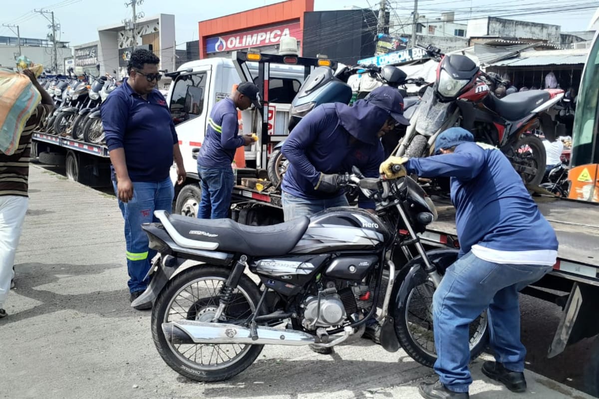 Inmovilizan motos en carril de Transcaribe: esto cuesta la multa