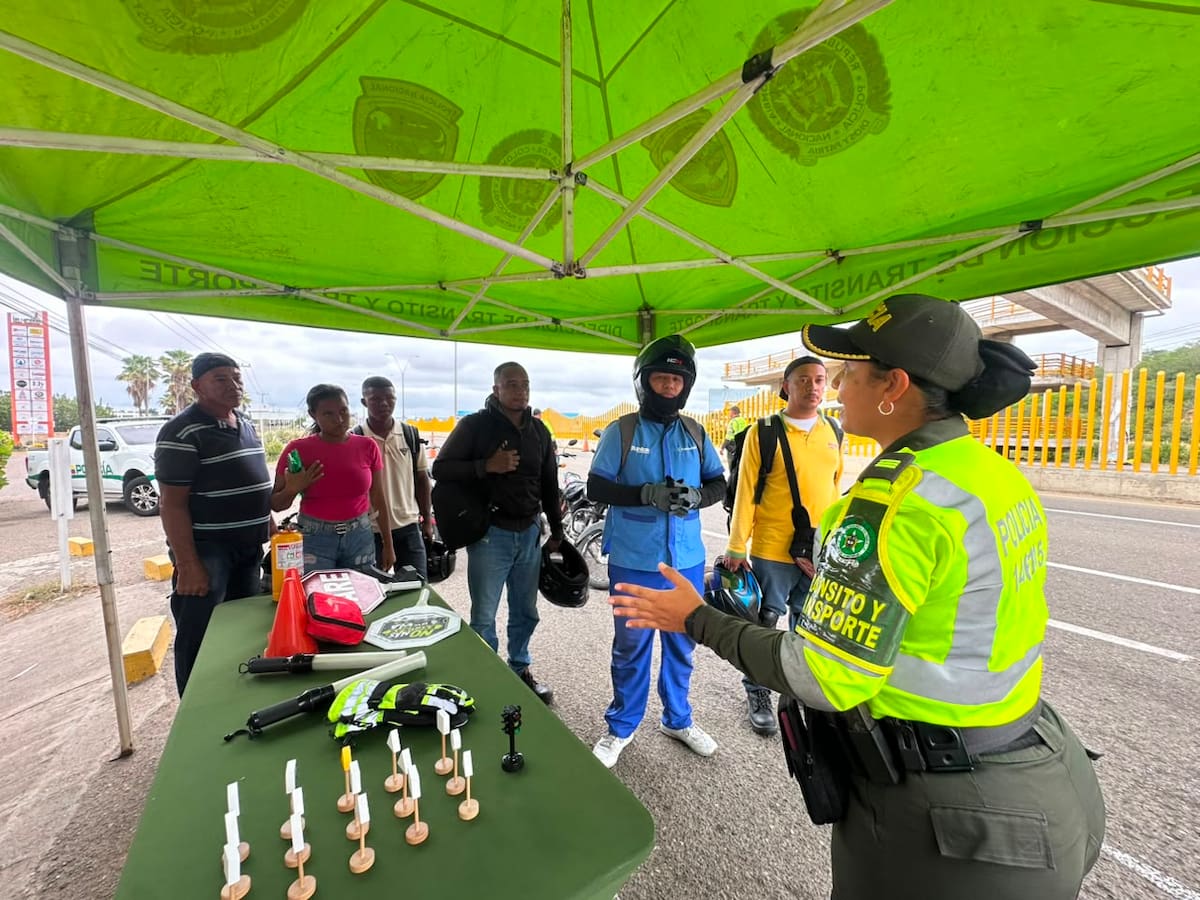 Policía realizó campaña preventiva en Cartagena durante el puente festivo. // Foto: cortesía - Policía Nacional
