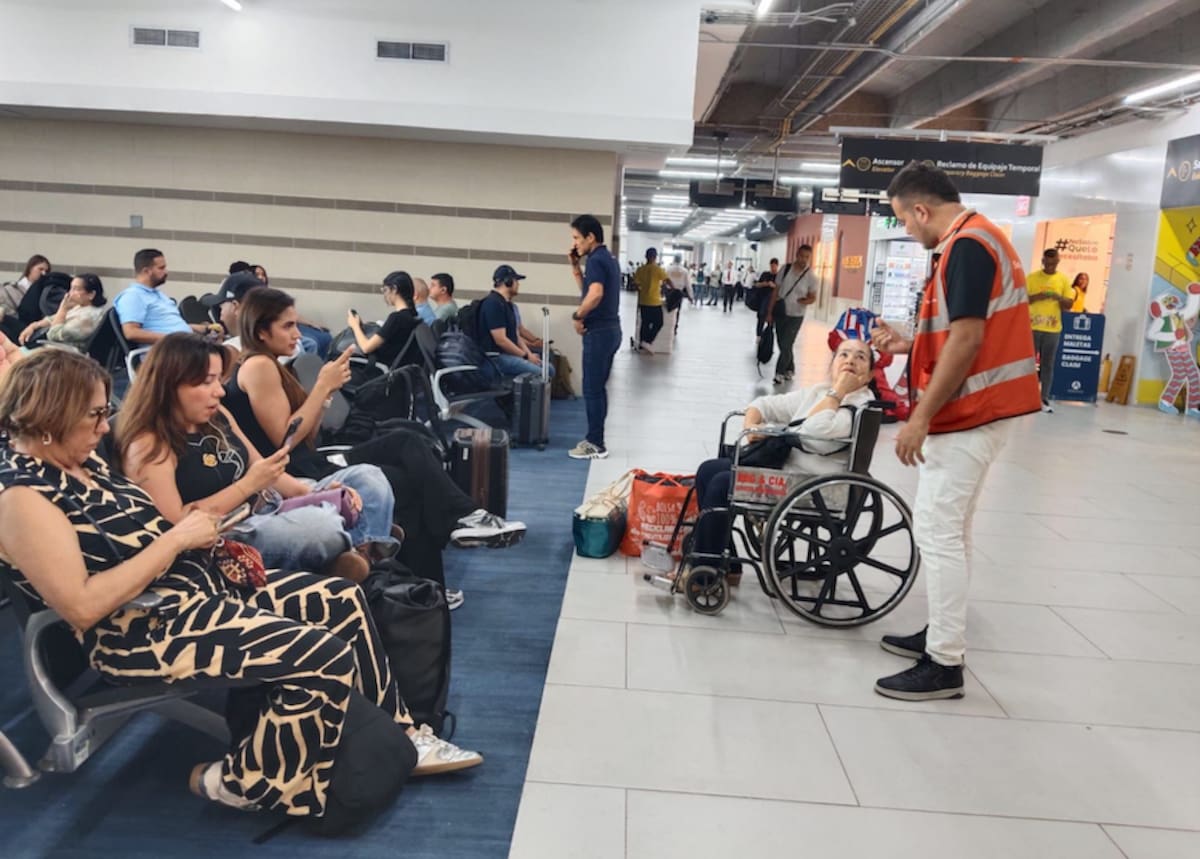 El ministerio de Transporte activó un despliegue especial en el aeropuerto Ernesto Cortissoz y las terminó buses durante el Carnaval de Barranquilla.//Cortesía Mintransporte.
