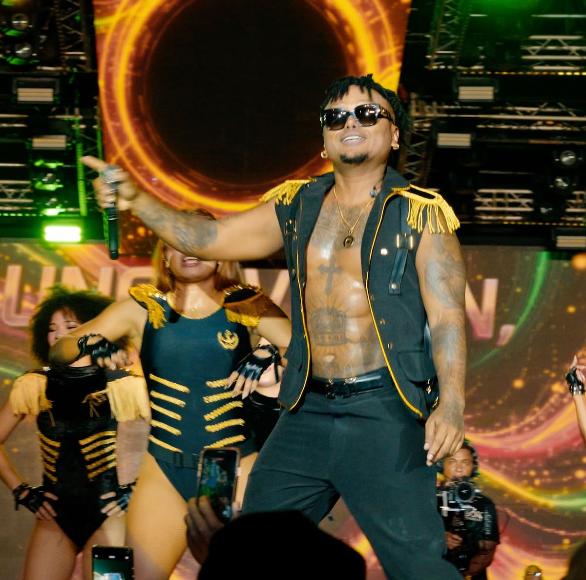 Mr. Black quiere conquistar las Fiestas 2026 con “Unos vienen y otros van”. //Fotos: Suministradas.