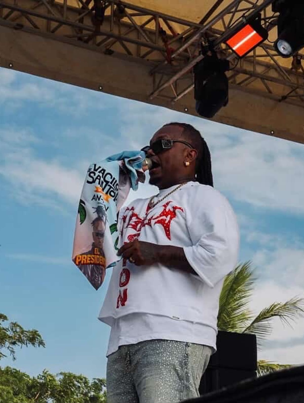 Mr. Black responde a quienes dicen que está “ponchado”. //Foto tomada de IG@mrblackelpresidente