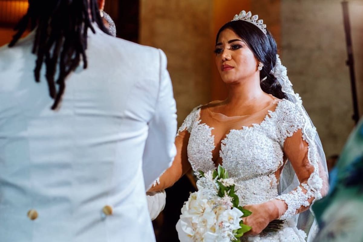 Mr. Black y Yuranis León se casaron en el Teatro Adolfo Mejía. //Foto: IG @yuranisleonmrblack