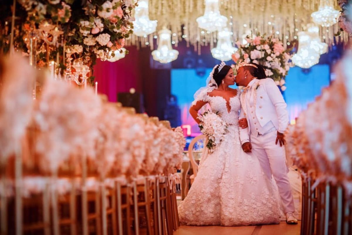 Mr. Black y Yuranis León se casaron en el Teatro Adolfo Mejía. //Foto: IG @yuranisleonmrblack