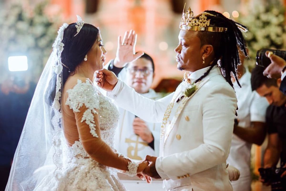 Mr. Black y Yuranis León se casaron en el Teatro Adolfo Mejía. //Foto: IG @yuranisleonmrblack