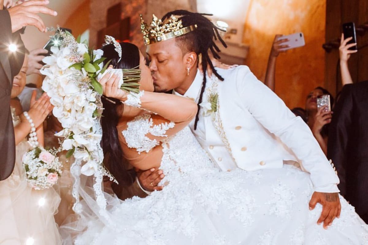 Mr. Black y Yuranis León se casaron en el Teatro Adolfo Mejía. //Foto: IG @yuranisleonmrblack