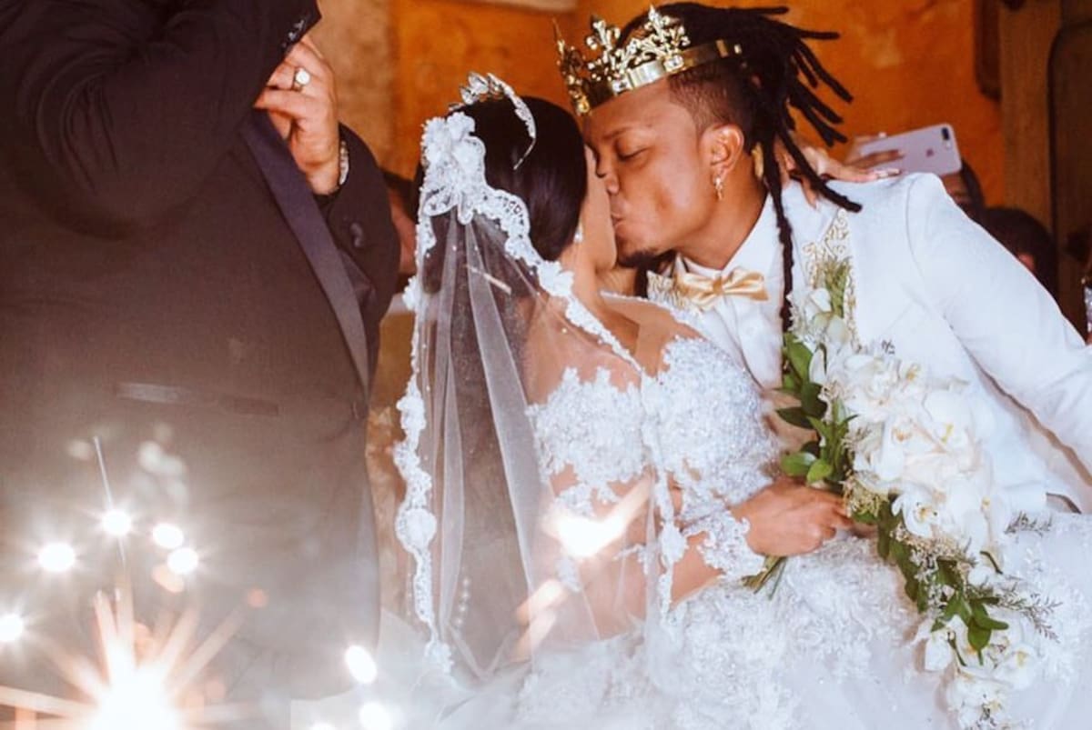 Mr. Black y Yuranis León se casaron en el Teatro Adolfo Mejía. //Foto: IG @yuranisleonmrblack