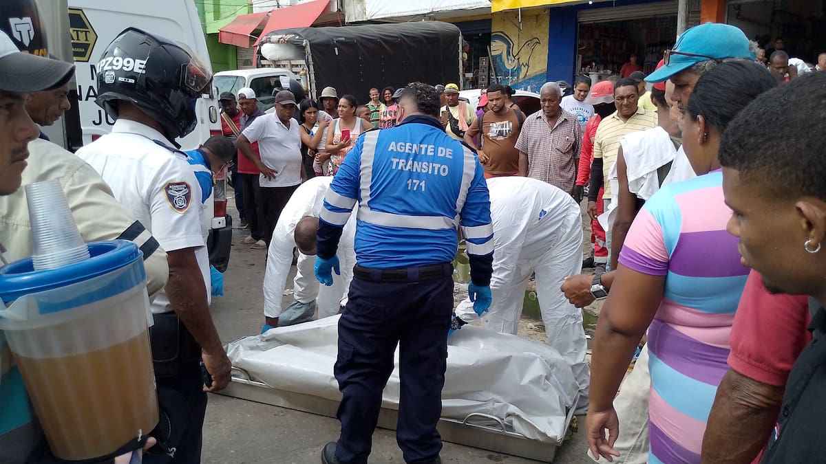 Sin identificar permanece en la morgue de Medicina Legal el hombre que murió arrollado por un carro en el Mercado de Bazurto.