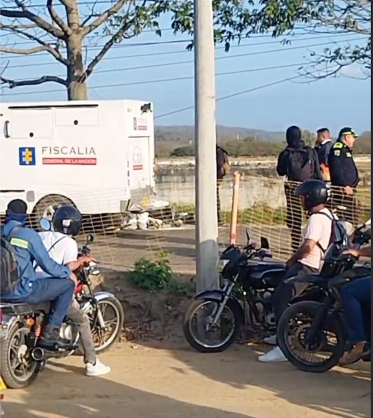 El cuerpo sin vida de hombre fue encontrado sin vida en la vía que comunica a Barranquilla con el corregimiento de Juan Mina.//Cortesía Red de Cooperantes.