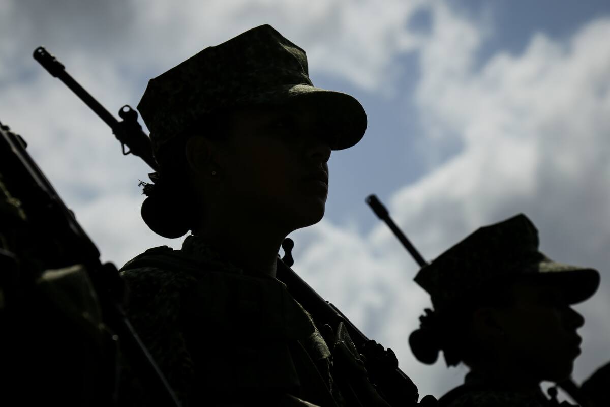 Mujeres ingresan por primera vez a la formación como oficiales infantes de marina