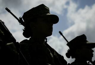 Mujeres ingresan por primera vez a la formación como oficiales infantes de marina