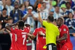 Video: la insólita expulsión de Breel Embolo, figura de Suiza, ante Argentina