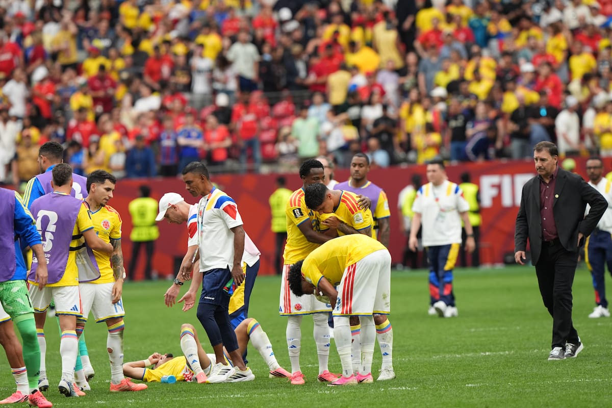 Jugadores de Colombia lamentan eliminación del Mundial de la FIFA 2026 ante Suiza en el estadio BC Place en Vancouver (Canadá). // Foto: EFE/ Omar Alonso.