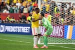 Yerry Mina rompe el silencio y desea volver a cruzarse con el Dibu Martínez