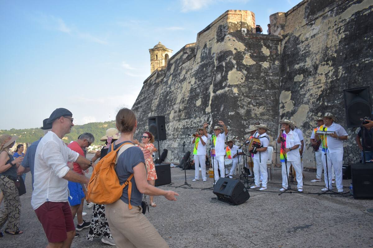 Agenda cultural en Cartagena: arte y música en el Castillo de San Felipe.