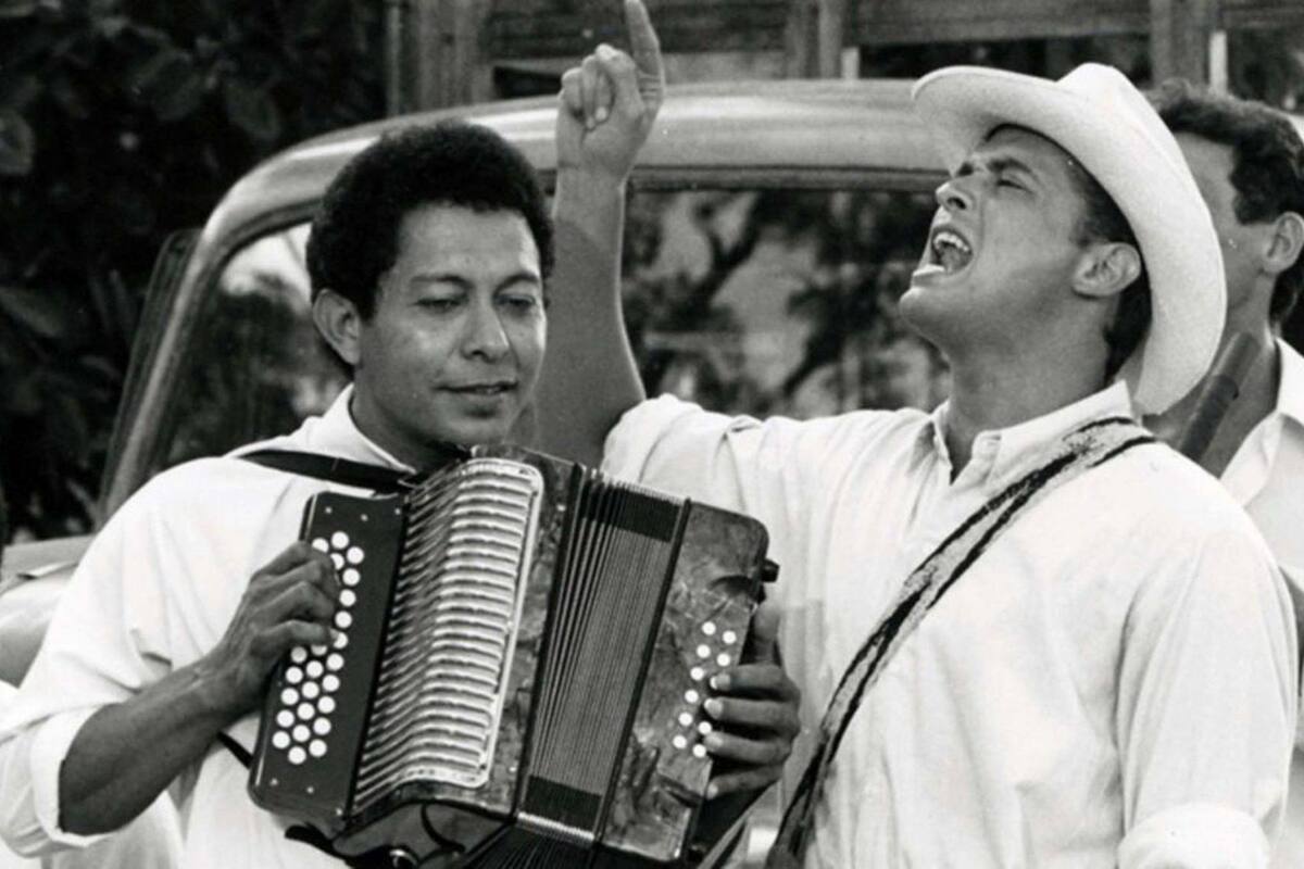 Egidio Cuadrado y Carlos Vives en una de las escenas de la telenovela Escalona. // Archivo