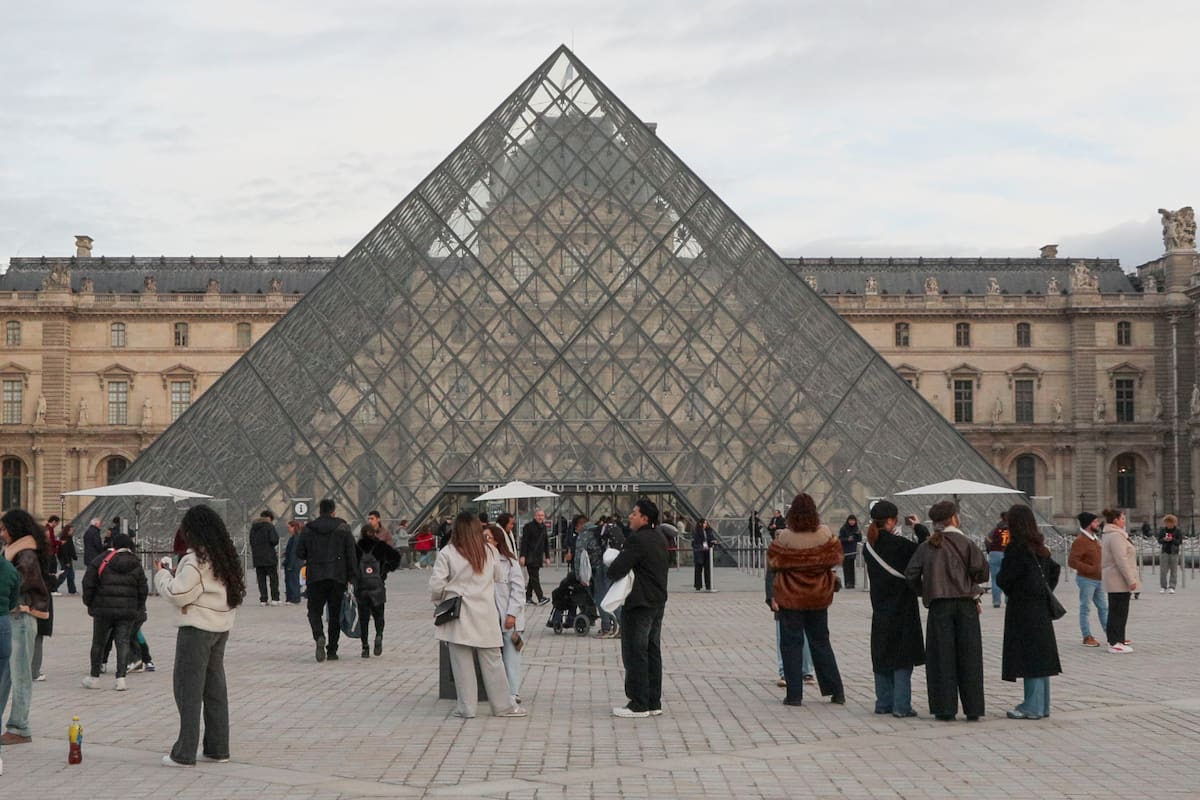 ¡Escándalo mundial en el Louvre! destapan millonario negocio ilegal