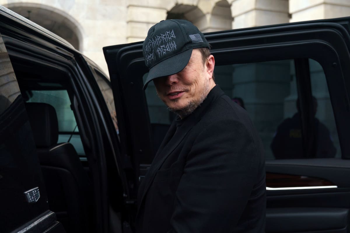 Elon Musk esquiva acusación de drogas durante campaña presidencial
