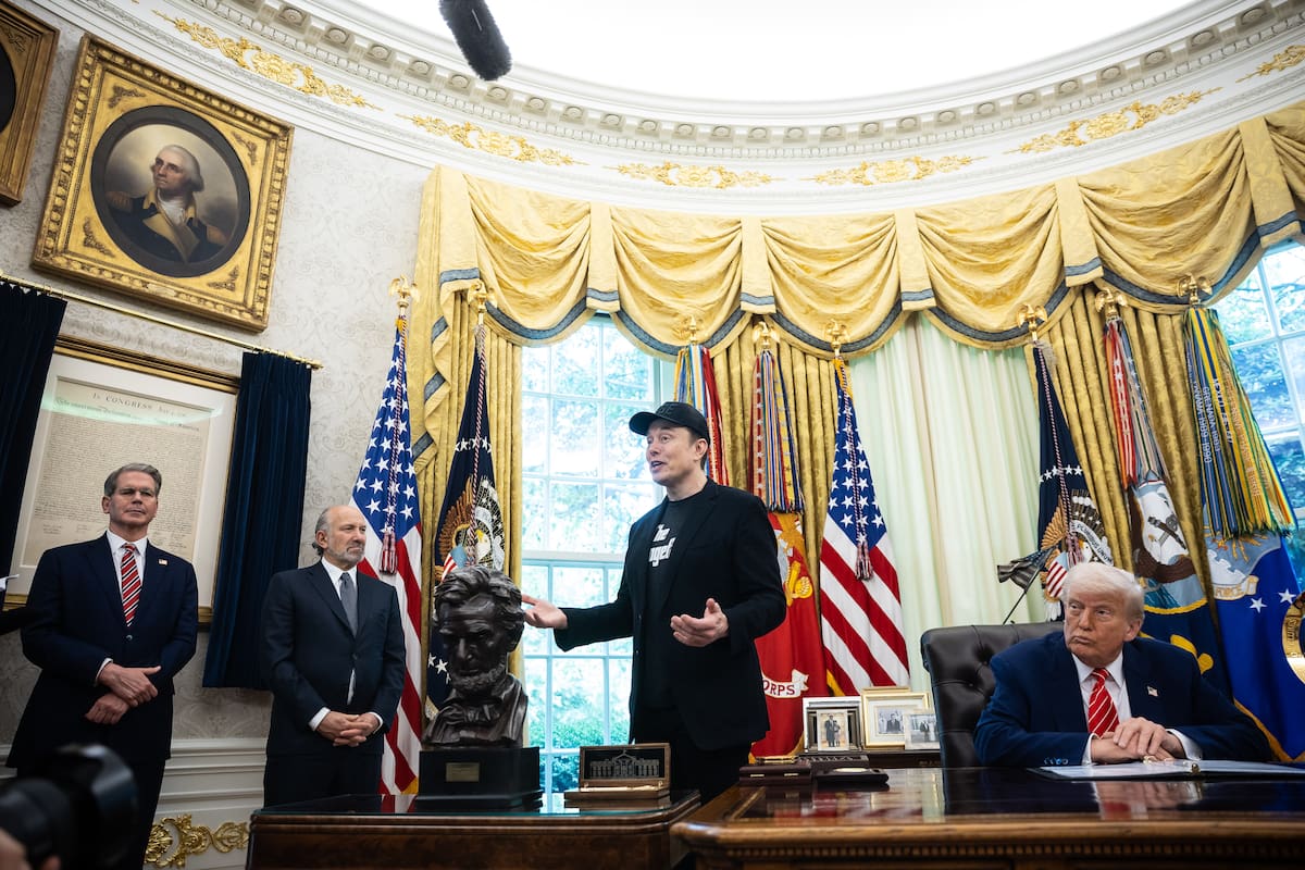 Musk esquiva acusaciones de drogas y deja cargo en el Gobierno. // Foto: EFE/VANGUARDIA.