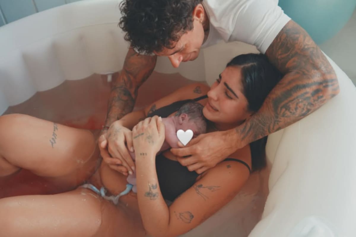 Isabella Ladera optó por un parto en agua, una modalidad que busca ofrecer un ambiente más tranquilo para la madre y el recién nacido durante el nacimiento. Fotos: @isabella.ladera.