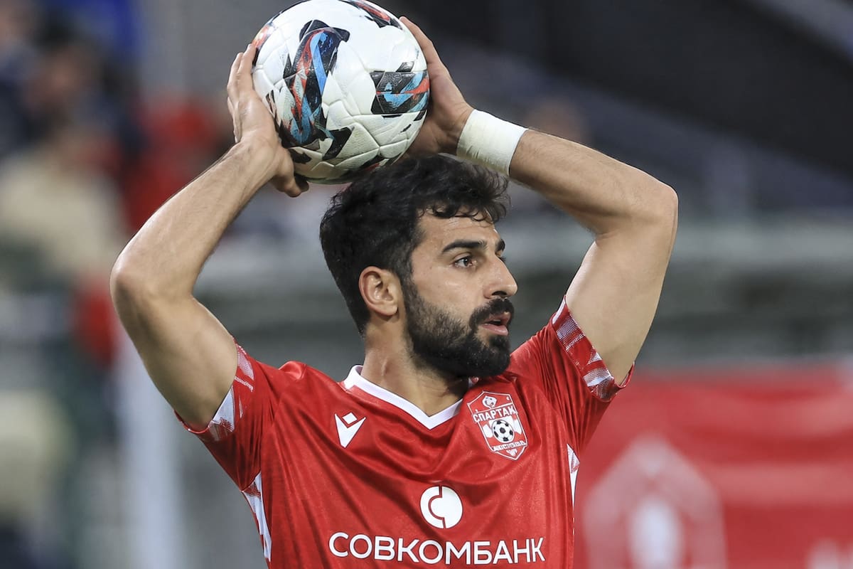 Nader Mohammadi lo vuelve a hacer: asistencia de película desde un saque de banda