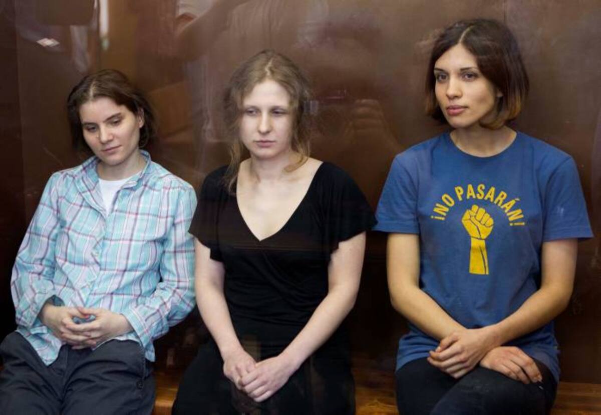 Tres jóvenes del grupo punk Pussy Riot. AP Misha Japaridze