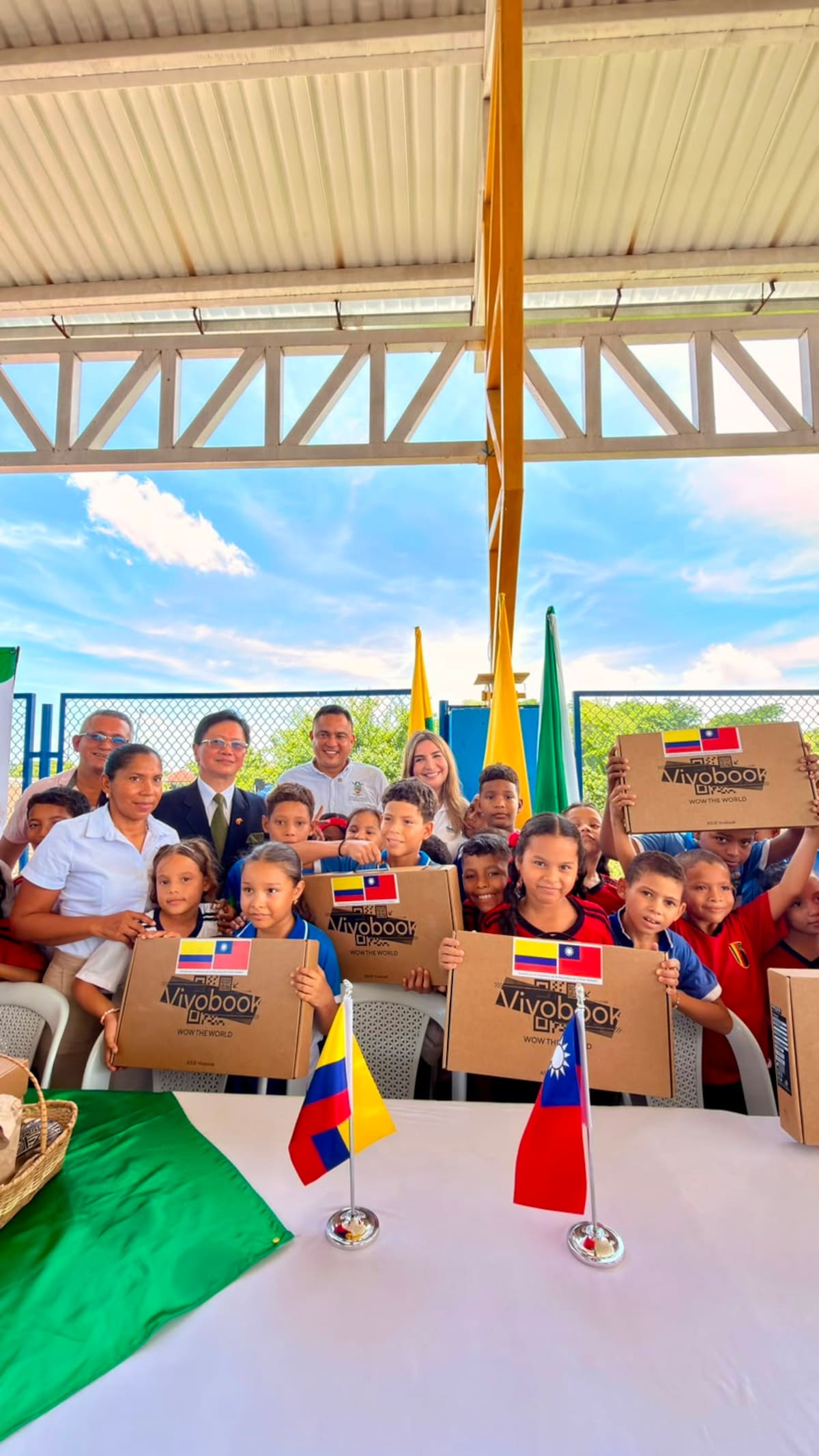 La iniciativa de la senadora Nadia Blel Scaff, "Territorios Conectados” llegó a dos instituciones educativas de Córdoba y Zambrano. // Foto: Cortesía - Equipo de comunicaciones de Nadia Blel Scaff.
