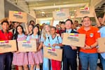 Senadora Nadia Blel entregó computadores a estudiantes de Córdoba y Zambrano